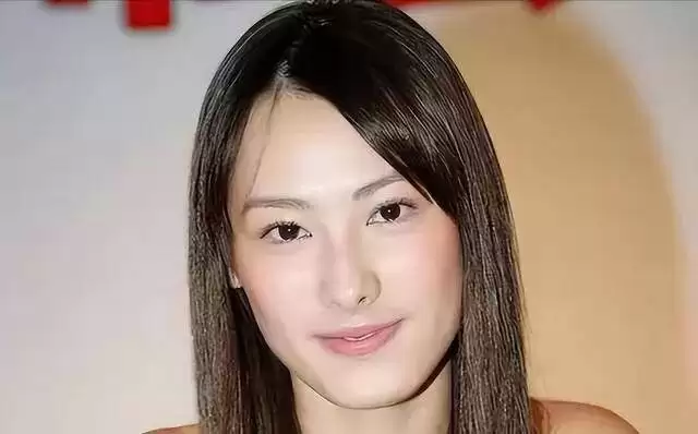 梁洛施：感谢李泽楷的不娶！37岁的她恋上导演