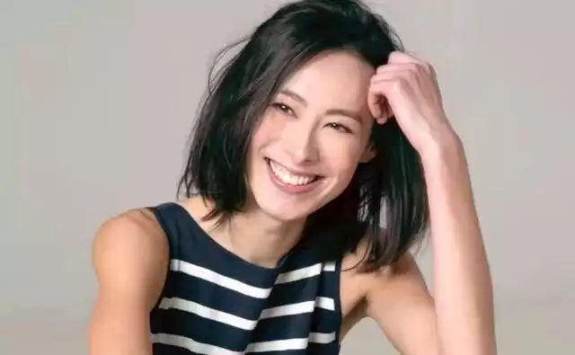 梁洛施：感谢李泽楷的不娶！37岁的她恋上导演