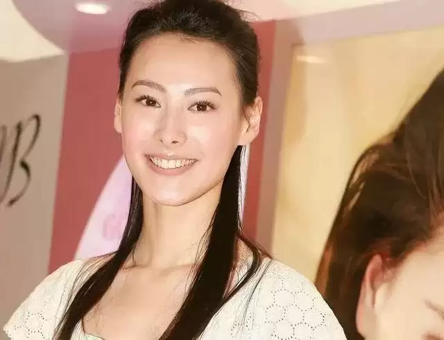 梁洛施：感谢李泽楷的不娶！37岁的她恋上导演