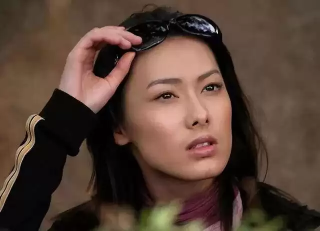梁洛施：感谢李泽楷的不娶！37岁的她恋上导演