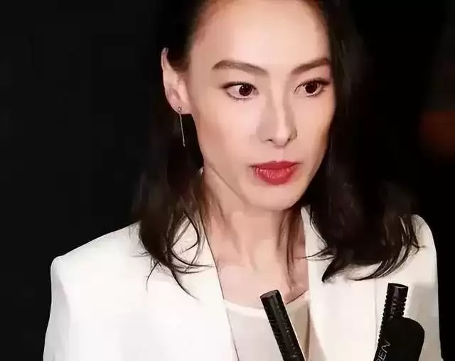 梁洛施：感谢李泽楷的不娶！37岁的她恋上导演