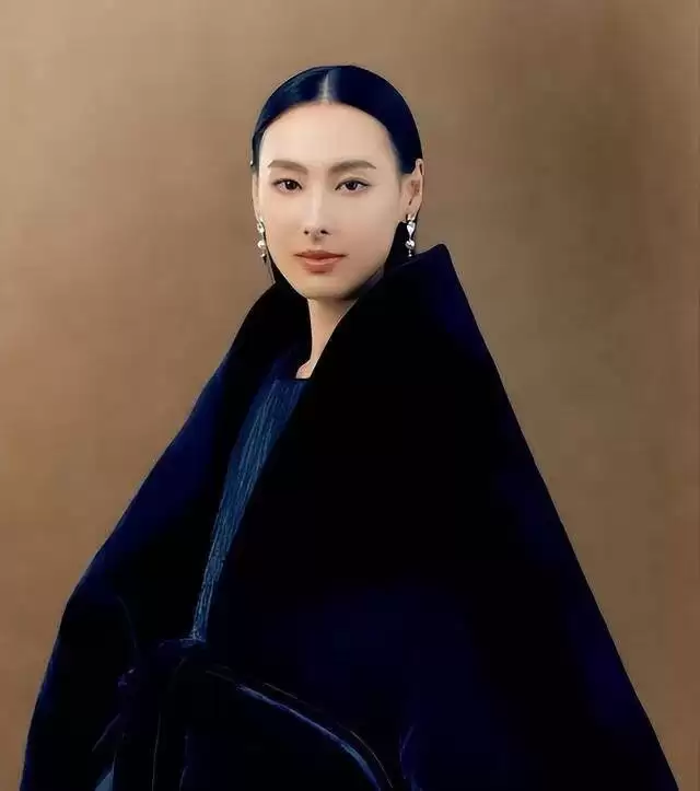 梁洛施：感谢李泽楷的不娶！37岁的她恋上导演
