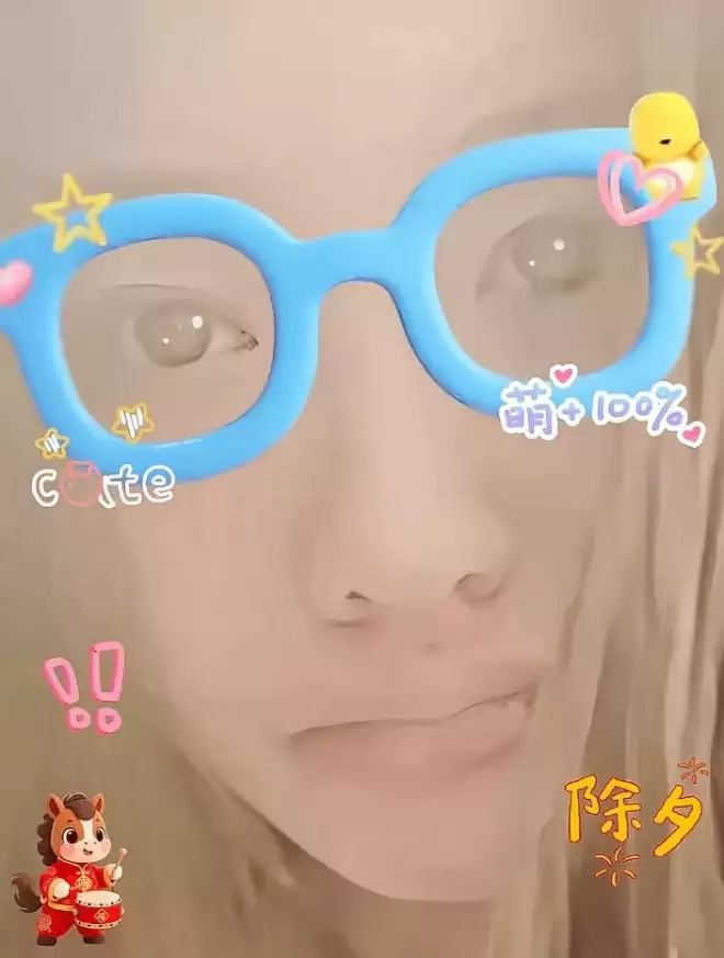 郑爽过年期间频繁晒自拍，一脸憔悴配乐伤感