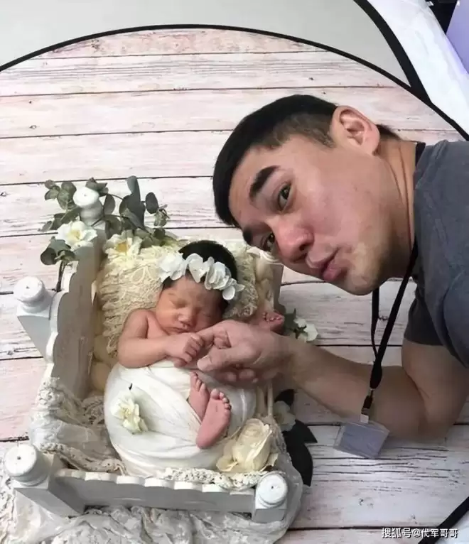 59岁吴大维近况曝光！娶小14岁娇妻住上海豪宅