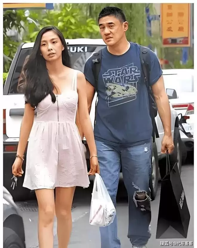 59岁吴大维近况曝光！娶小14岁娇妻住上海豪宅