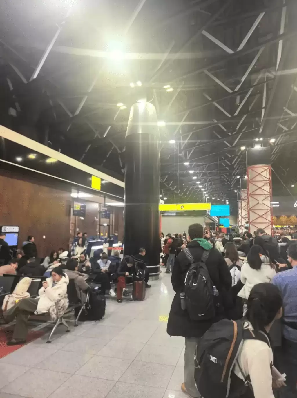 俄乌战争︱乌克兰无人机袭空域  莫斯科航班延误中国旅客滞机场逾10小时