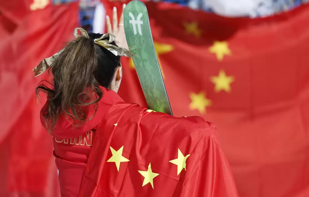 贝森特批代表中国如同出卖美国  谷爱凌：我赢了才变政治出气袋