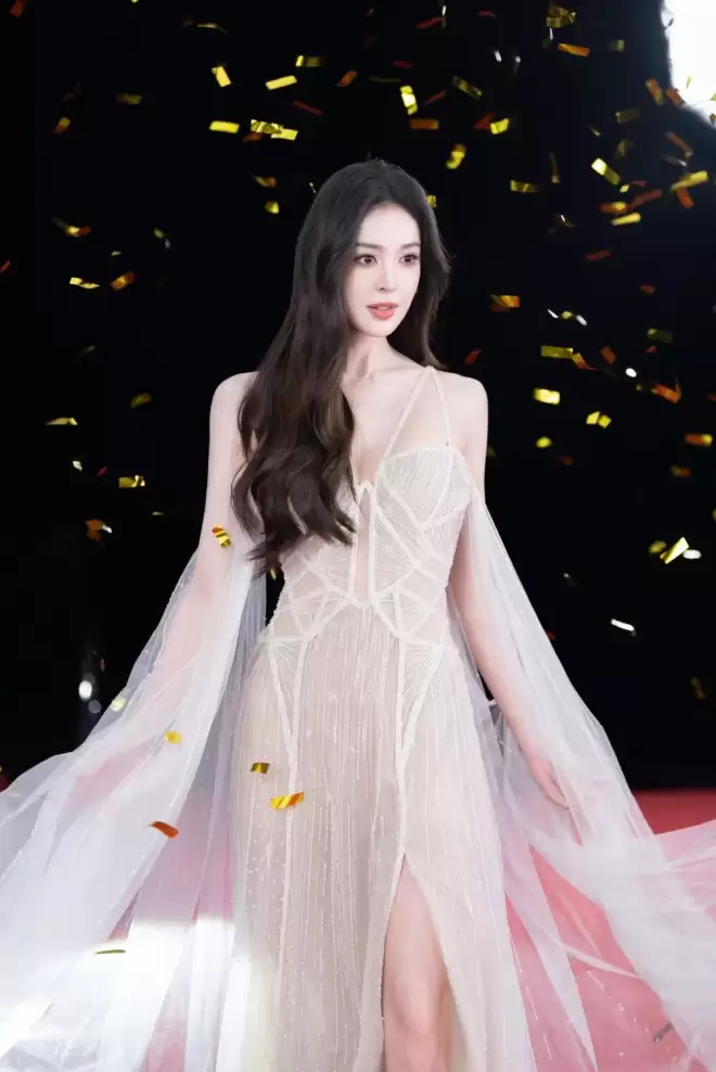 红毯封神的娜扎，为何作品始终配不上颜值？