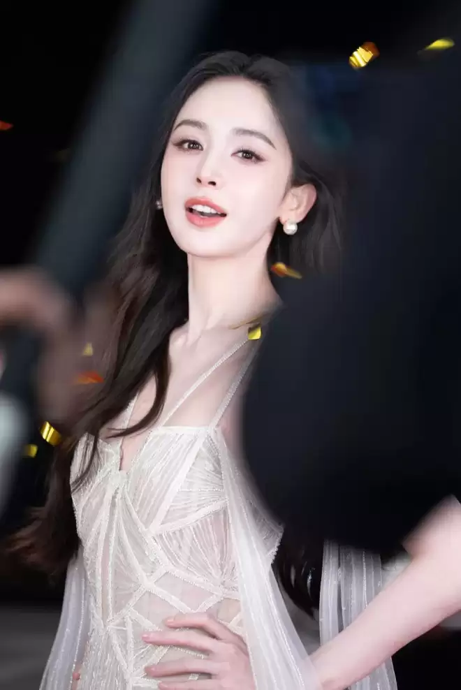 红毯封神的娜扎，为何作品始终配不上颜值？