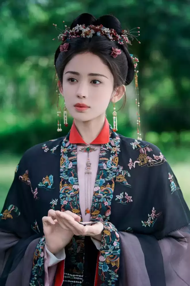 红毯封神的娜扎，为何作品始终配不上颜值？