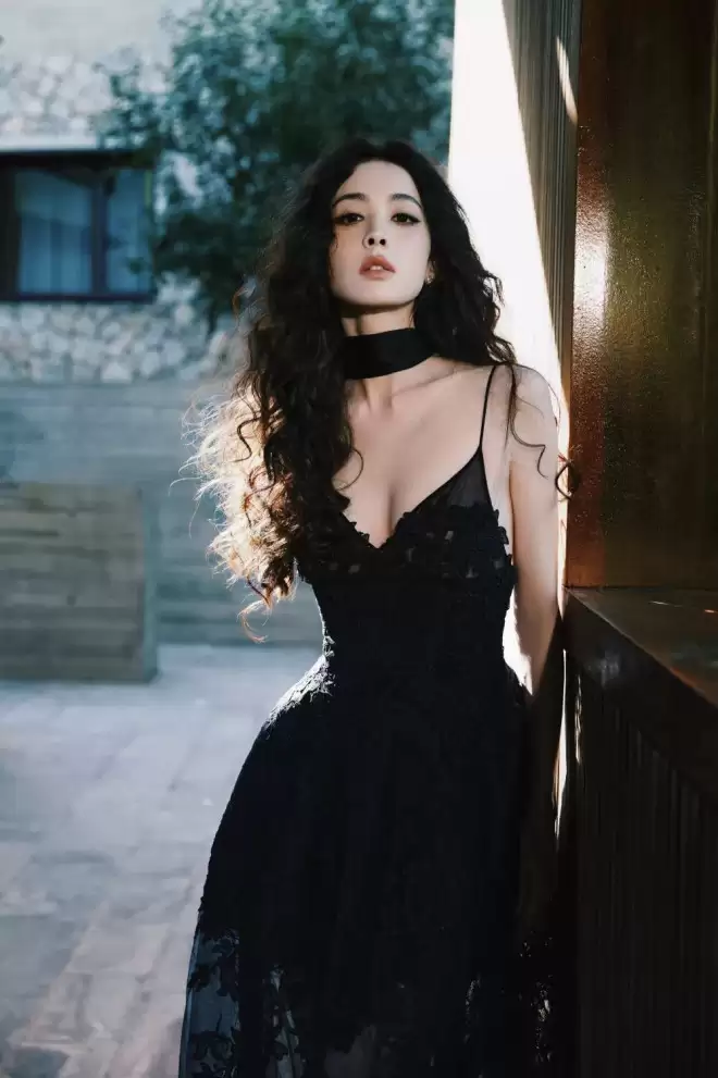 红毯封神的娜扎，为何作品始终配不上颜值？