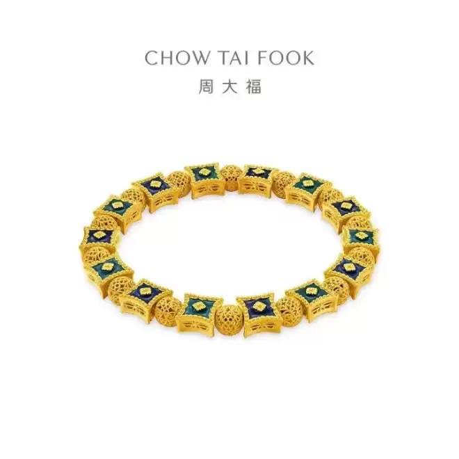 一条手链涨24000元！老铺黄金部分门店被抢空，只剩下柜台和柜姐