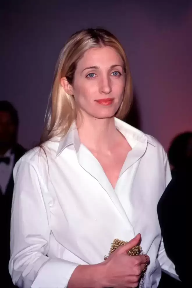 美顶级家族最帅“王子”与绝美妻子命丧大海！