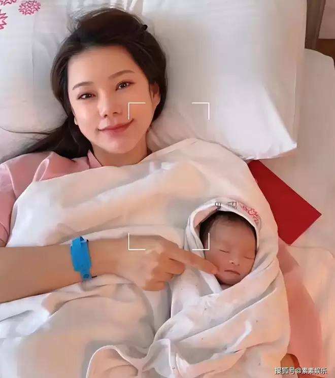 汪小菲官宣三胎出生：晒马筱梅与儿子合照
