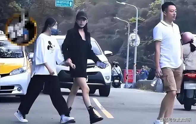 汪小菲官宣三胎出生：晒马筱梅与儿子合照