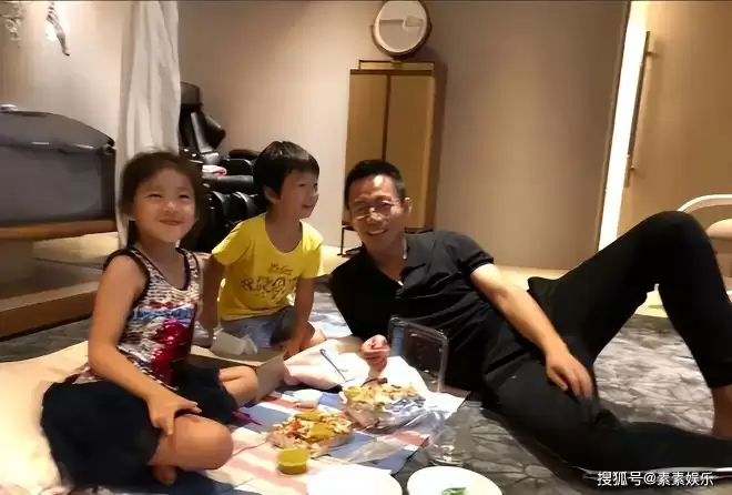 汪小菲官宣三胎出生：晒马筱梅与儿子合照