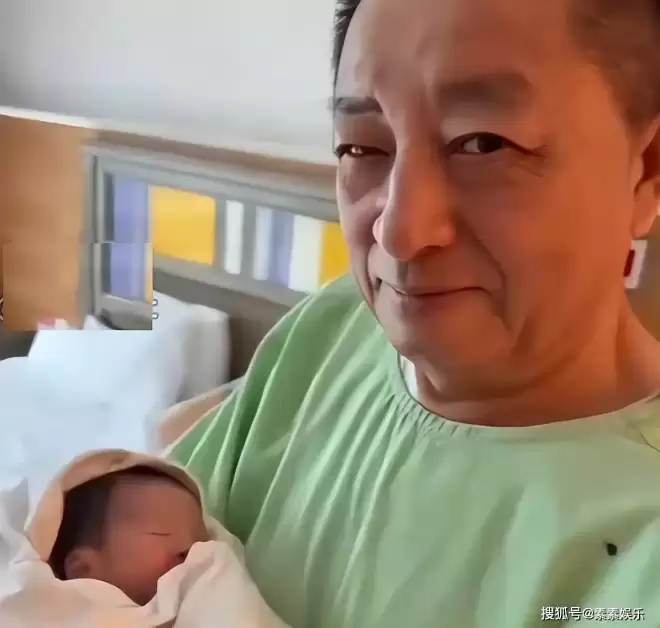汪小菲官宣三胎出生：晒马筱梅与儿子合照
