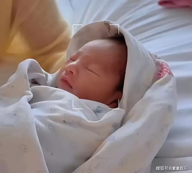 汪小菲官宣三胎出生：晒马筱梅与儿子合照
