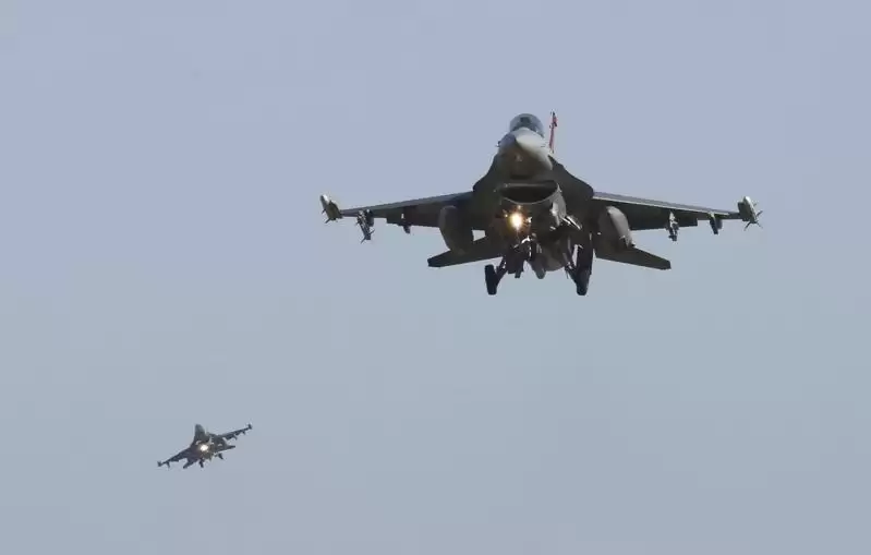 南韩F-16C战机坠毁 1飞行员紧急逃生