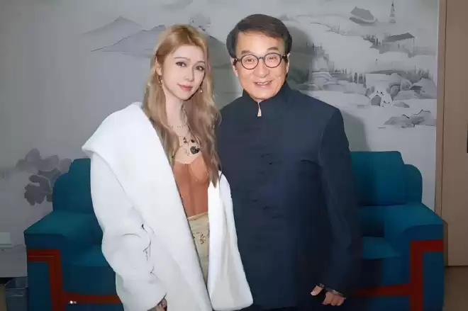 薛凯琪第2次上央视春晚！她45岁无人敢娶