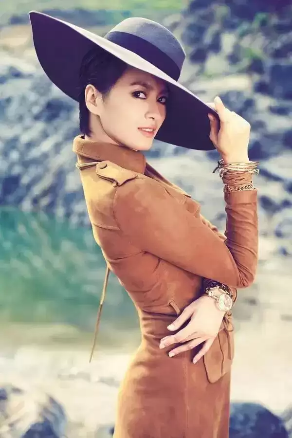 梁咏琪第4次上央视春晚!她倒贴嫁西班牙籍丈夫