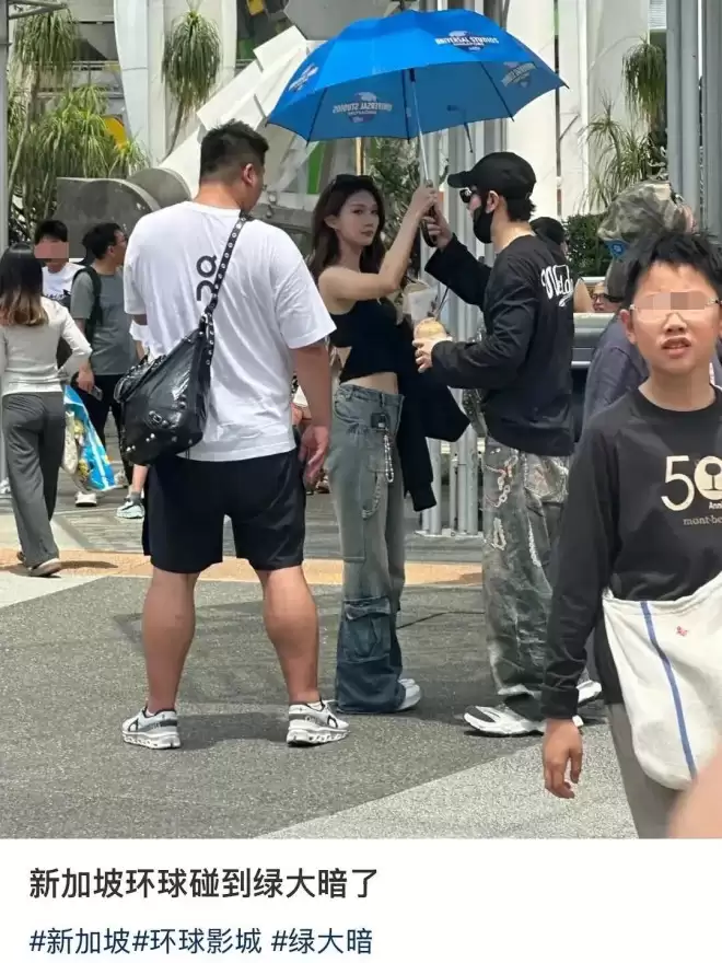 黄晓明恋情曝光！与美女穿情侣装并同游，女方年龄被扒疑似小22岁
