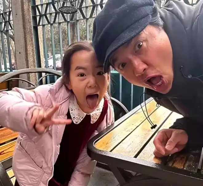 43岁高云翔现状:80元买三件衣服,未发胖,精气神不错,再婚生女