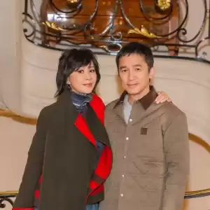 相知相惜近40年 刘嘉玲揭婚姻真相：和梁朝伟关系像“放风筝”