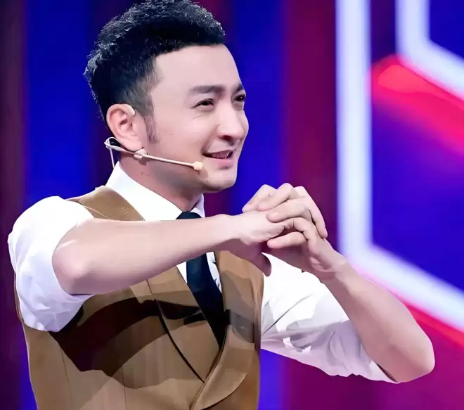 央视主持人小尼:降生是父母的无奈，他用爱....