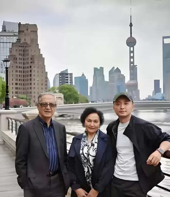 央视主持人小尼:降生是父母的无奈，他用爱....