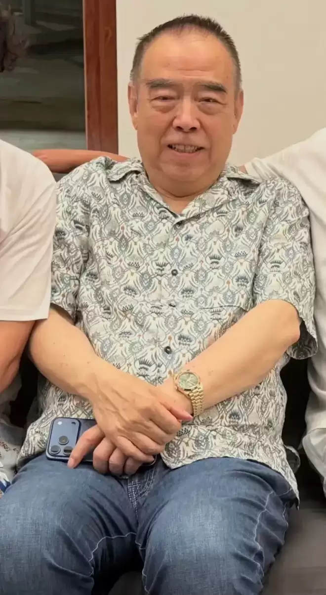 陈凯歌三亚豪宅过年，穿1万4花衬衫戴60万大金表