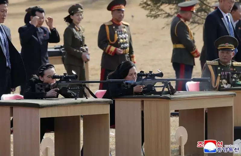 继位培训？ 北韩官媒罕见公开金主爱持枪射击照