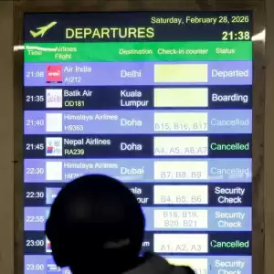 美以空袭伊朗 中东领空几净空 数十万旅客滞留