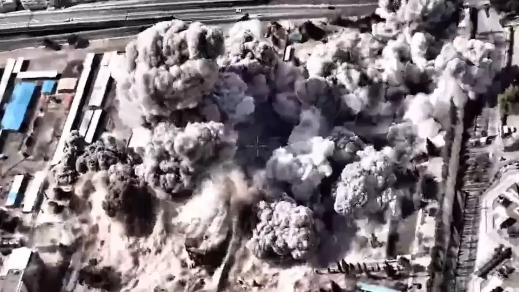 伊朗局势｜以色列公布首批空袭德黑兰影片  大量建筑物遭摧毁蘑菇云蔽天