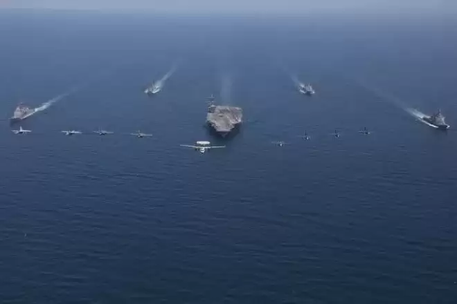 霍尔木兹海峡停摆 196艘油轮受困 仅这两国船敢走