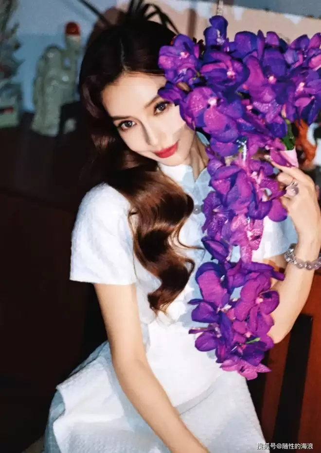 Angelababy生日写真大片，解锁紫罗兰中式美人，旗袍配紫瞳美出新高度