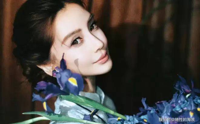Angelababy生日写真大片，解锁紫罗兰中式美人，旗袍配紫瞳美出新高度