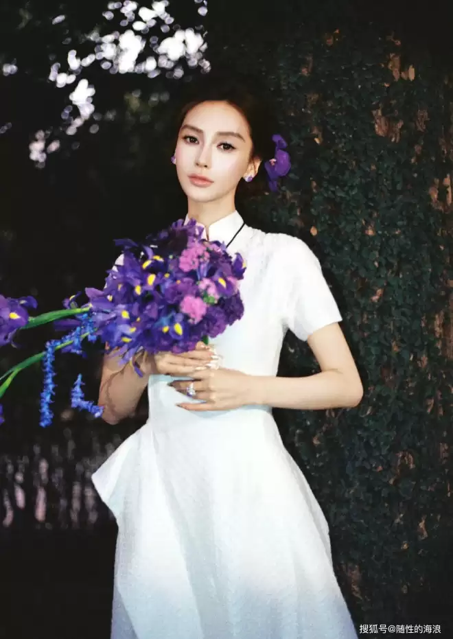 Angelababy生日写真大片，解锁紫罗兰中式美人，旗袍配紫瞳美出新高度