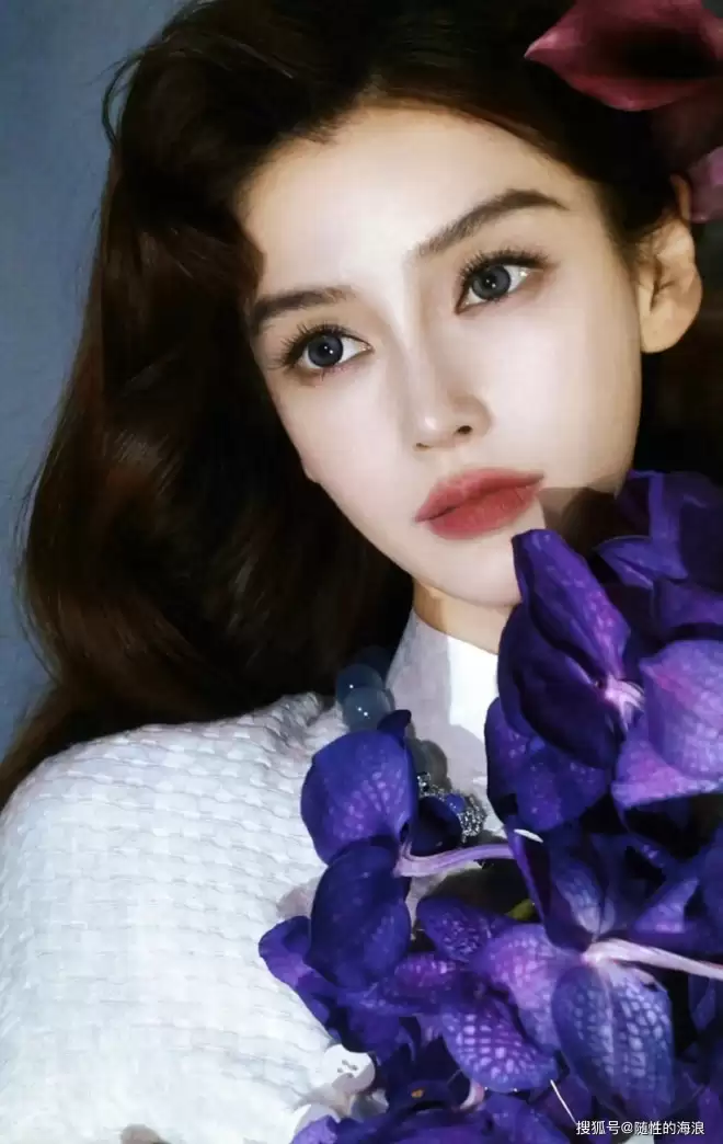 Angelababy生日写真大片，解锁紫罗兰中式美人，旗袍配紫瞳美出新高度