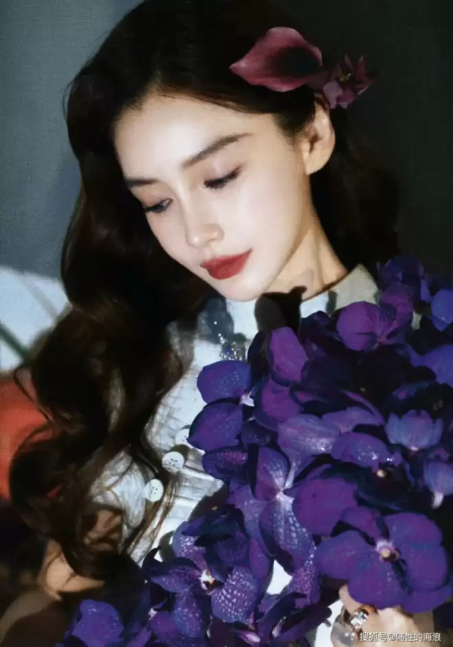 Angelababy生日写真大片，解锁紫罗兰中式美人，旗袍配紫瞳美出新高度