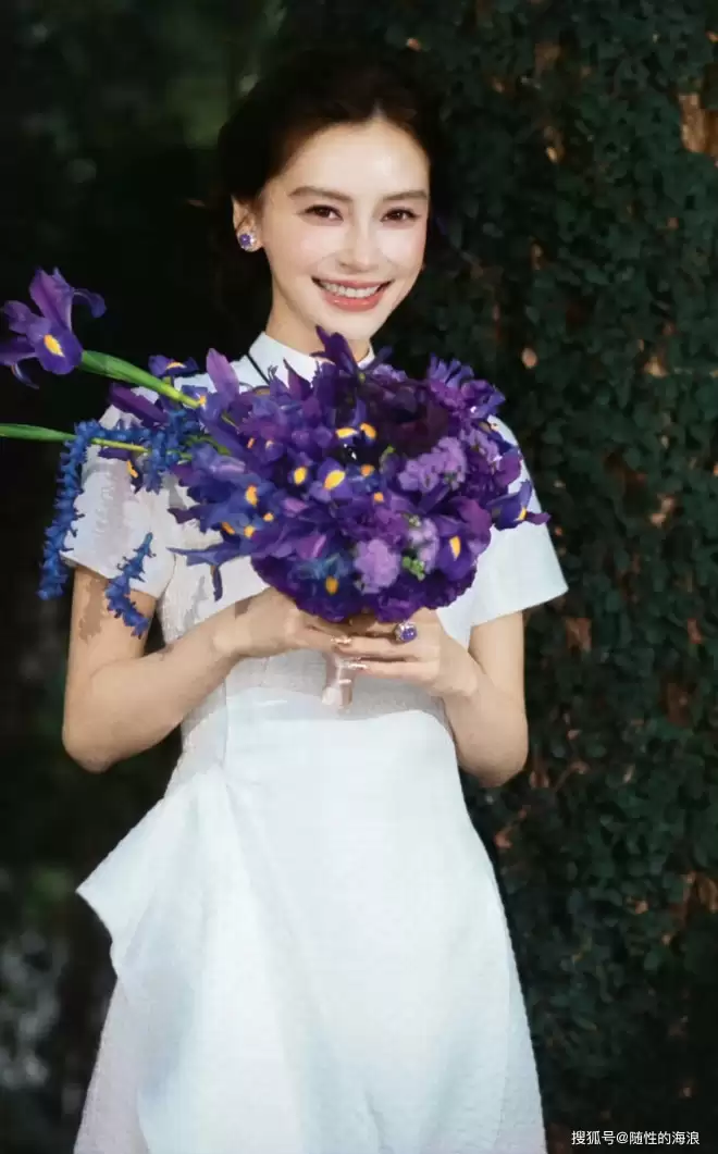 Angelababy生日写真大片，解锁紫罗兰中式美人，旗袍配紫瞳美出新高度