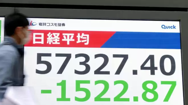 全球市场剧震！美以袭击伊朗，油价暴涨黄金飙升，影响全面扩散