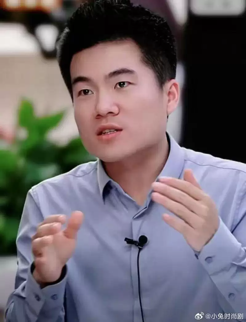 他是理想丈夫？ 县城宝妈们集体“精神出轨”董宇辉