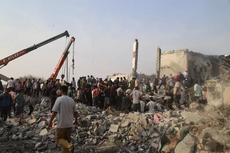 伊朗一小学遭袭165人死亡 中国强烈谴责攻击儿童行为