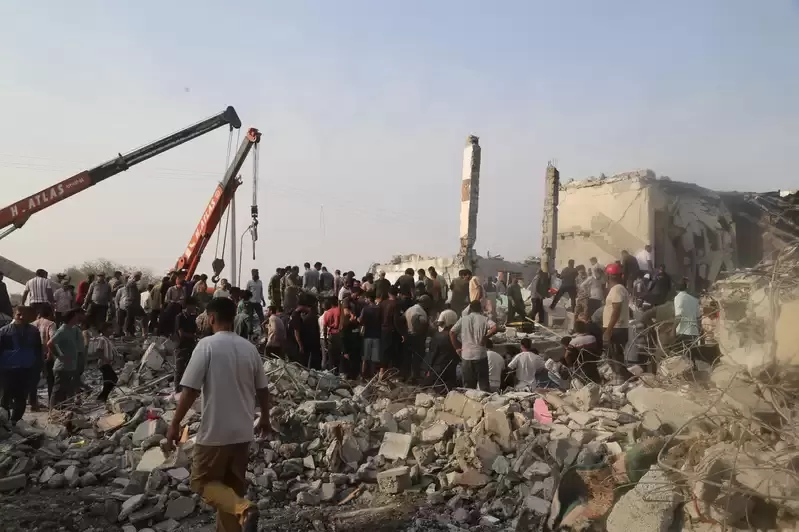 伊朗一小学遭袭165人死亡 中国强烈谴责攻击儿童行为