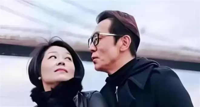 李咏也没想到,自己离世8年后,23岁的女儿就走上一条不归路