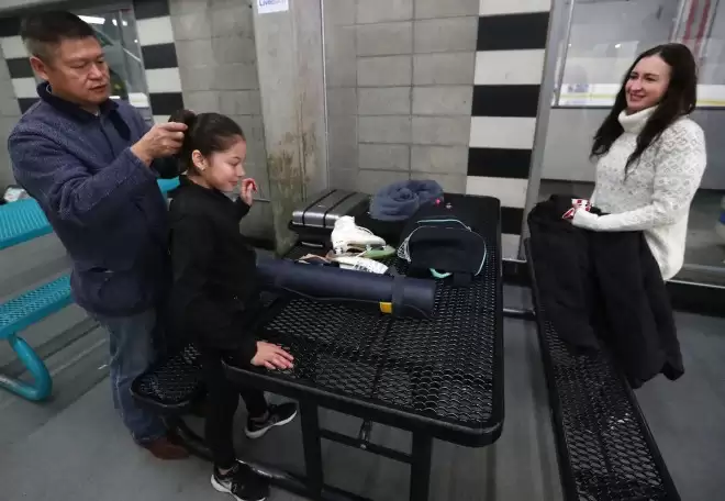 两位冬奥少女冠军，和她们的两个祖国