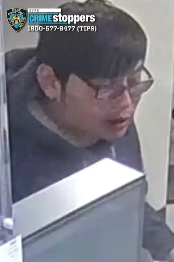 华人男子盗取银行1700美元 警方公布嫌疑人照片