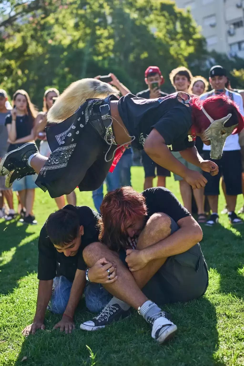 兽人#Therian｜阿根廷年轻人公园聚会“扮动物”？参加者亲揭背后原因