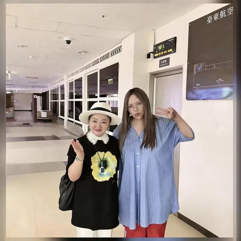 白冰冰机场巧遇张惠妹…“完全忘是天后”见她做这事狂赞